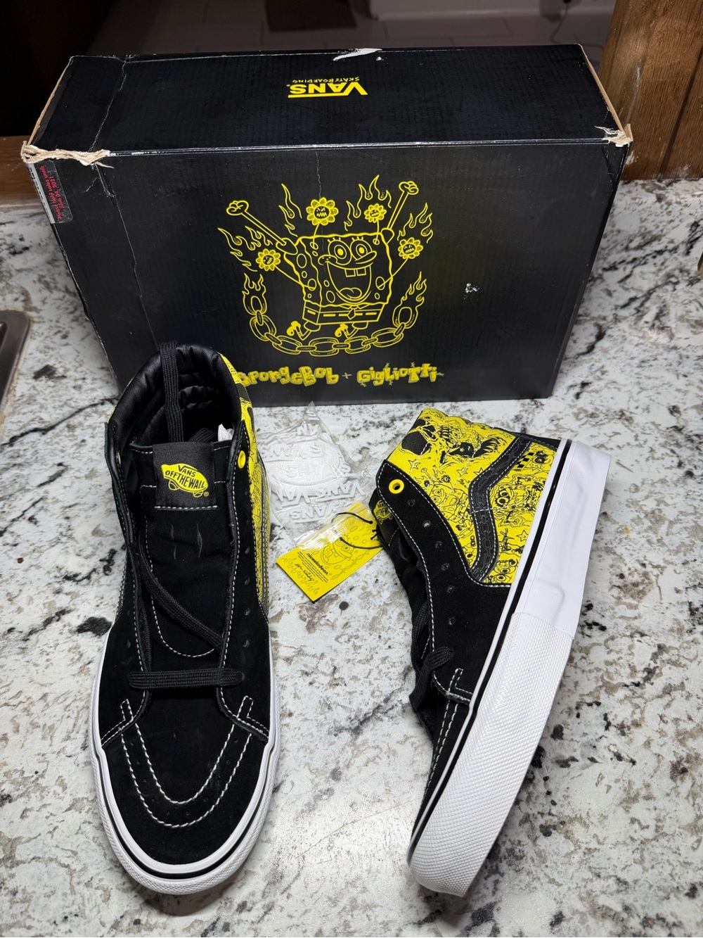 Size 9.5 - Vans x Spongebob Mike Gigliotti Sk8-Hi Skate Sneakers black/Yellow
